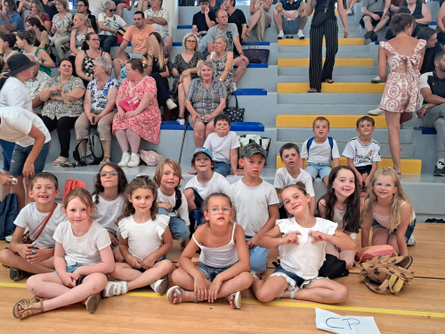 kermesse de l'école Liberté Ferry avec la participation d'une résidente de Louis Veillaud