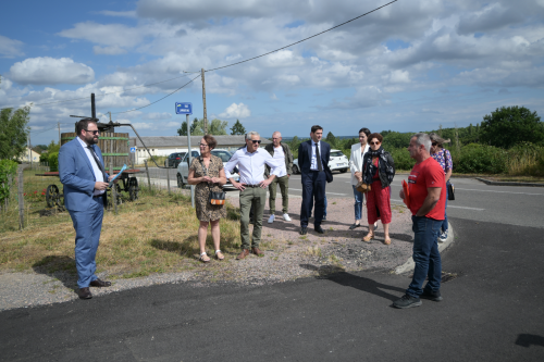 élus et agents visite les travaux réalisés par la communauté dans la rue Lamartine
