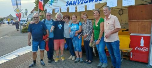 Membres du comité de jumelage au marché de kusel